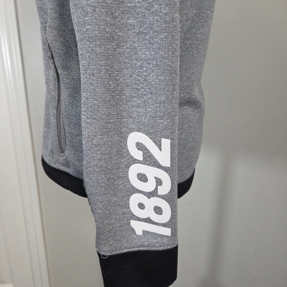 ⭐️Abercromie & Fitch Kids Grey Zip Hoodie Size 15/16 - Picture 3 of 7